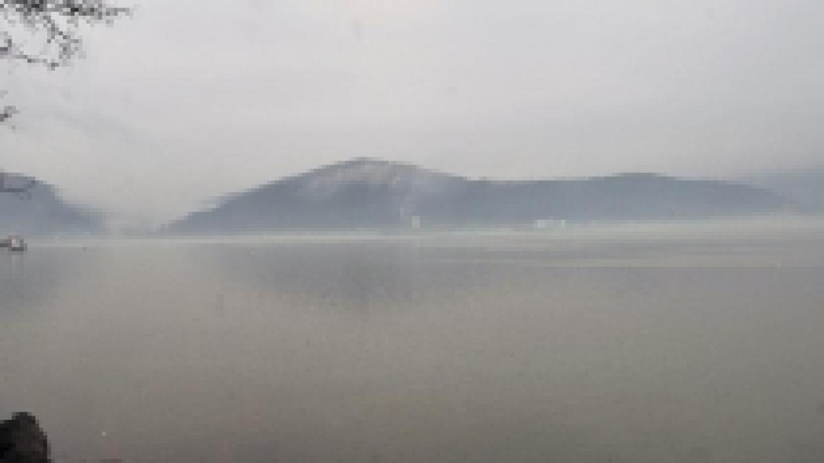 dunarea poluata cu produs petrolier in zona portului orsova