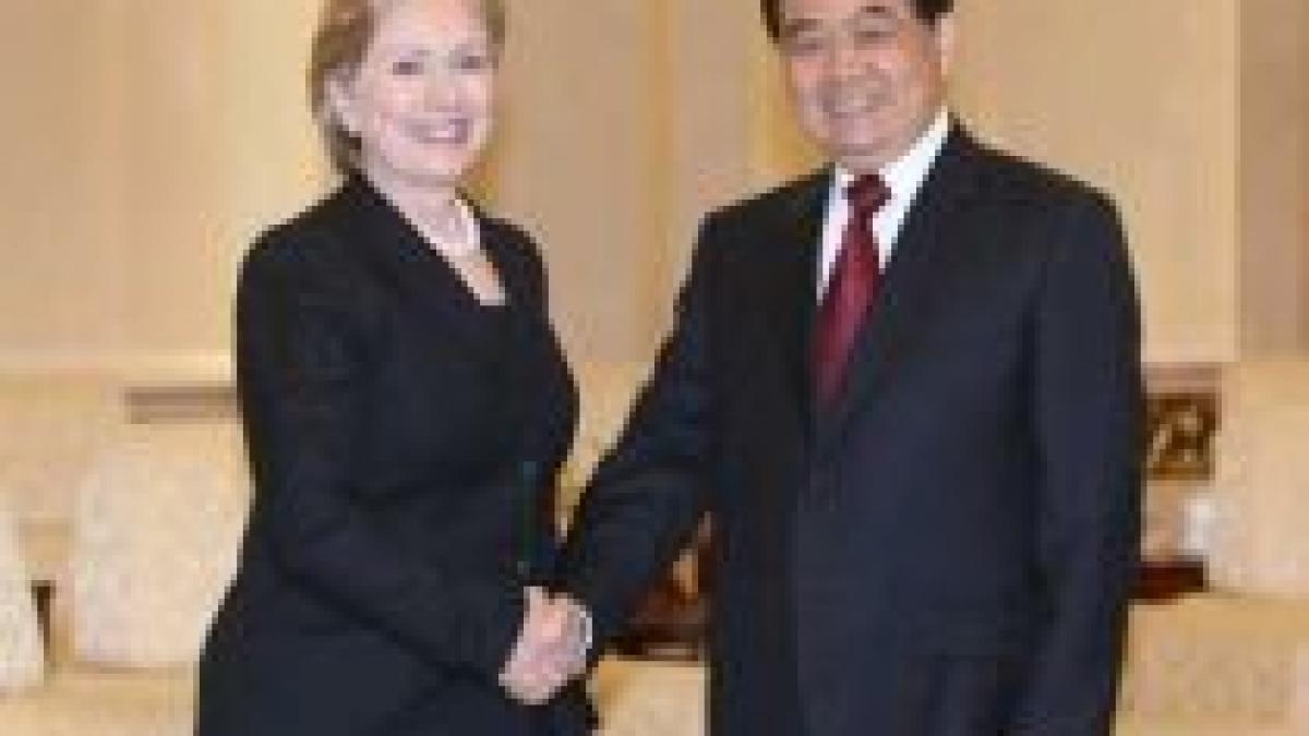 hillary clinton cere chinei sa salveze economia sua