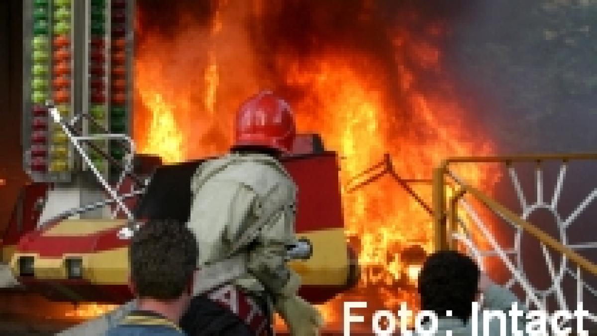 incendiile ameninta din nou australia zeci de persoane au fugit din calea flacarilor