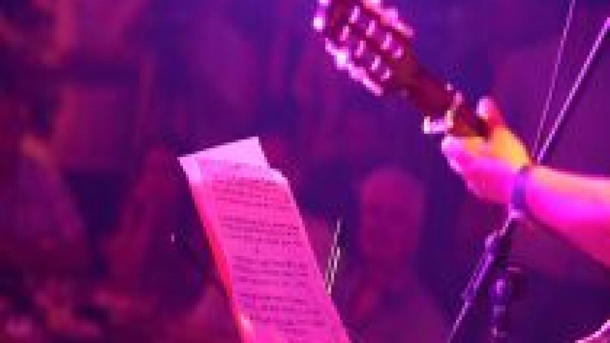 proprietarul hard rock cafe vrea sa deschida in romania si hard rock bar