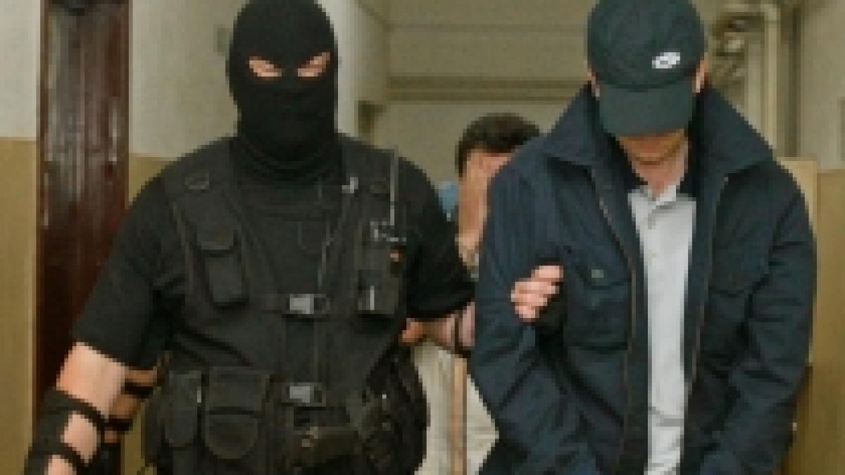 interpret de hip hop care canta cu la familia retinut pentru trafic de droguri