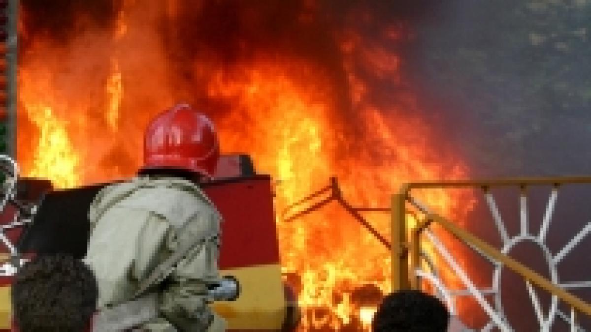opt morti intre care si trei copii intr un incendiu in rusia