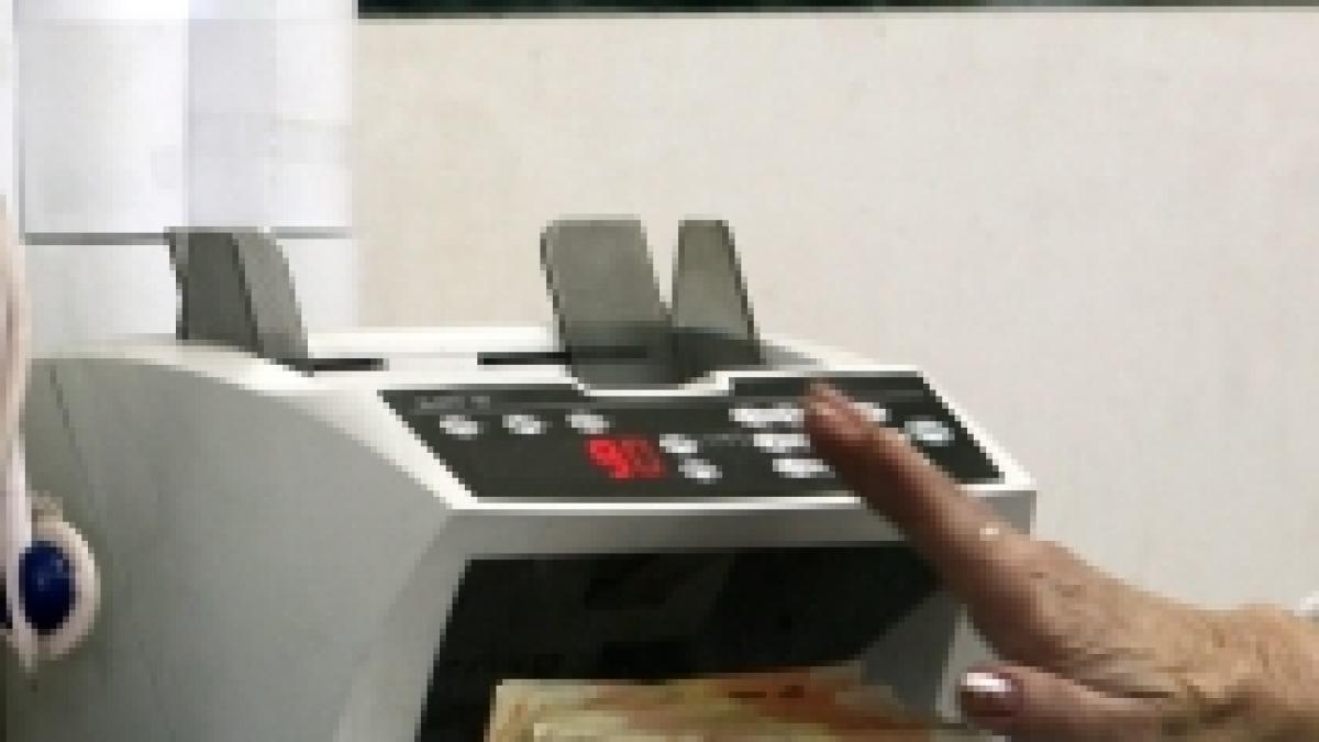timisoara casiera unei banci cercetata penal dupa ce a valorificat bancnotele deteriorate