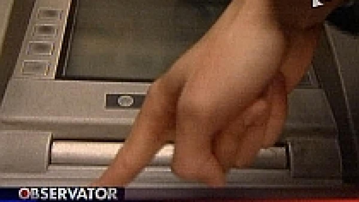 tupeu de hot atac la bancomatul din sediul politiei romane