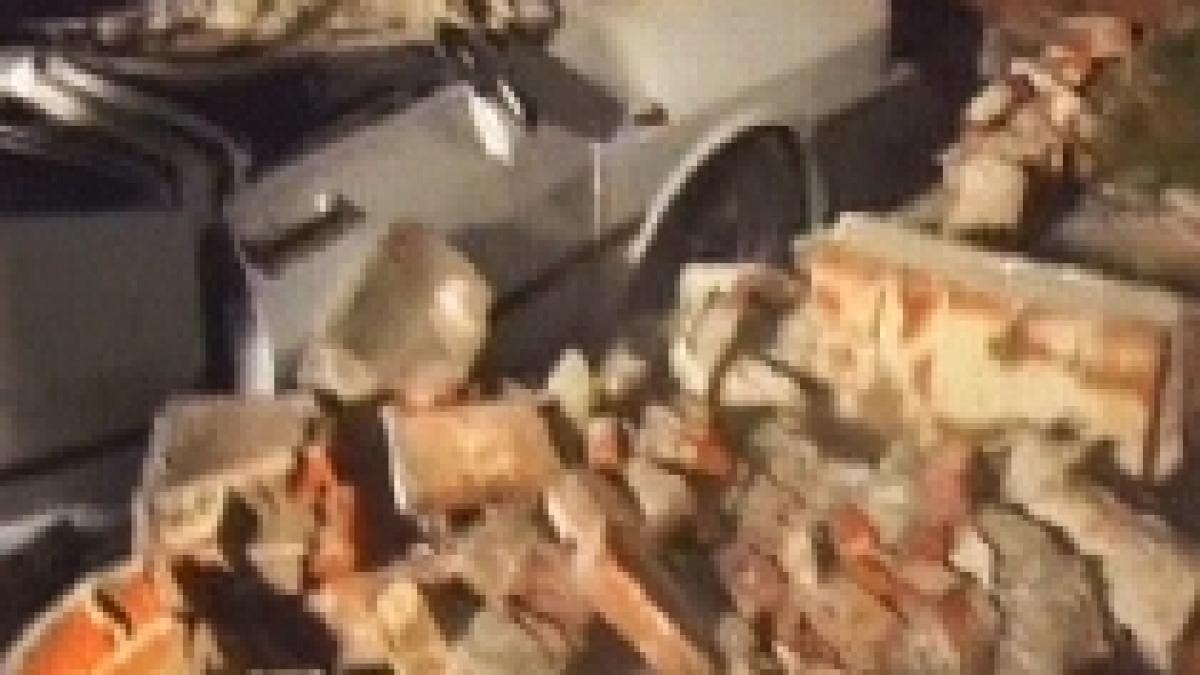 parcari cu surprize pentru bucuresteni mai multe masini au fost distruse dupa ce un zid a cazut