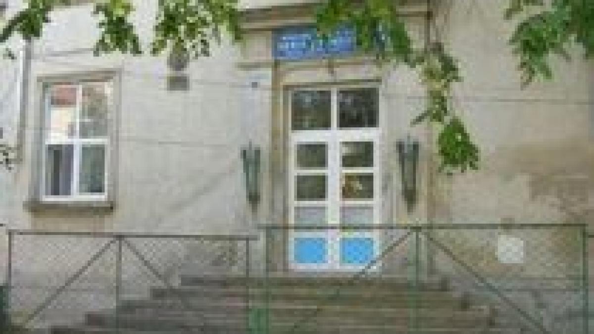 un profesor de geografie din saveni a fost batut de un elev