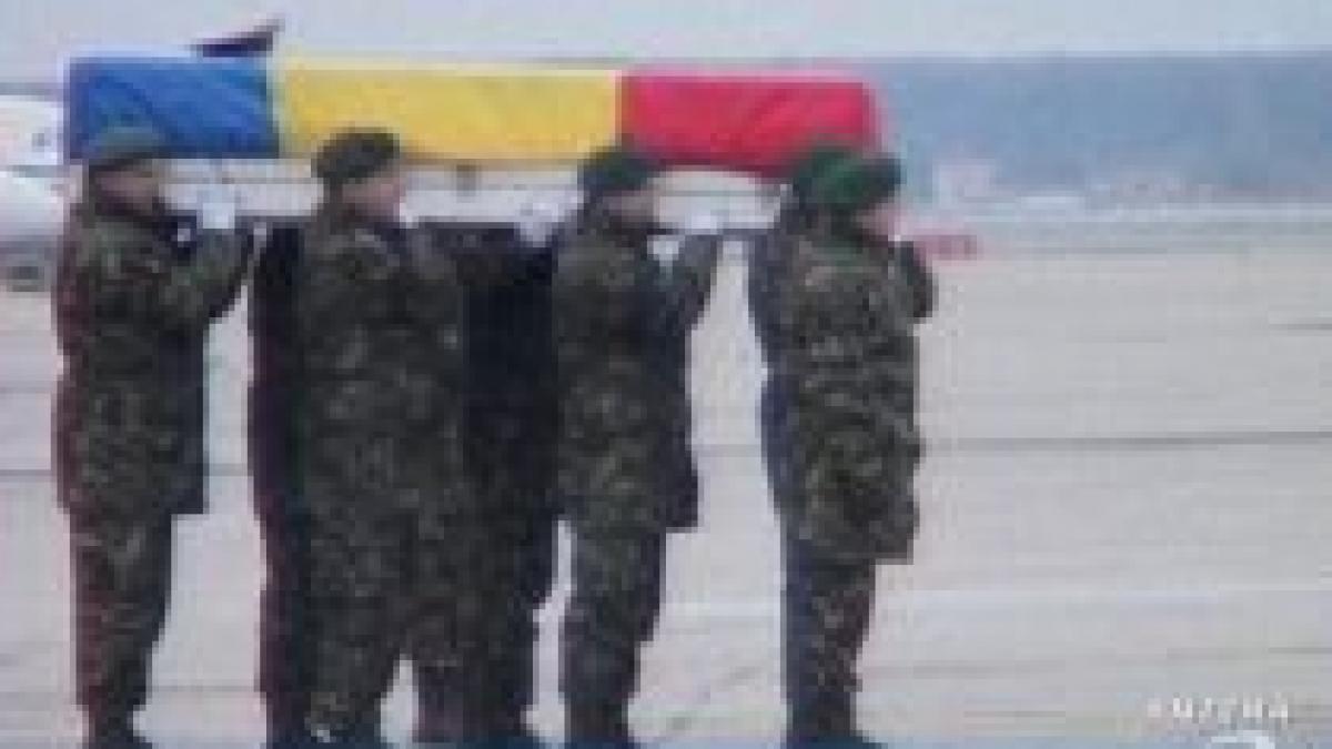 trupul militarului roman ucis in afganistan a fost adus in tara