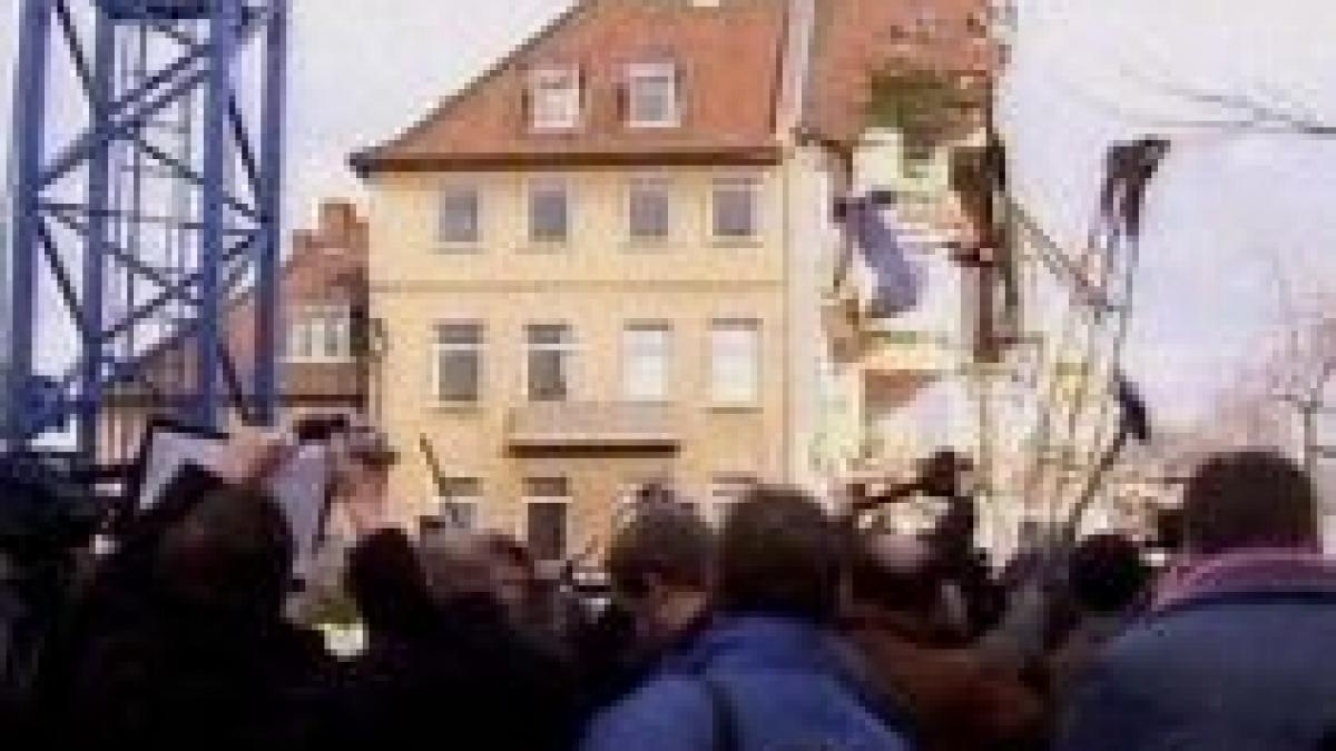 cladirea arhivelor istorice din koln s a prabusit din motive necunoscute