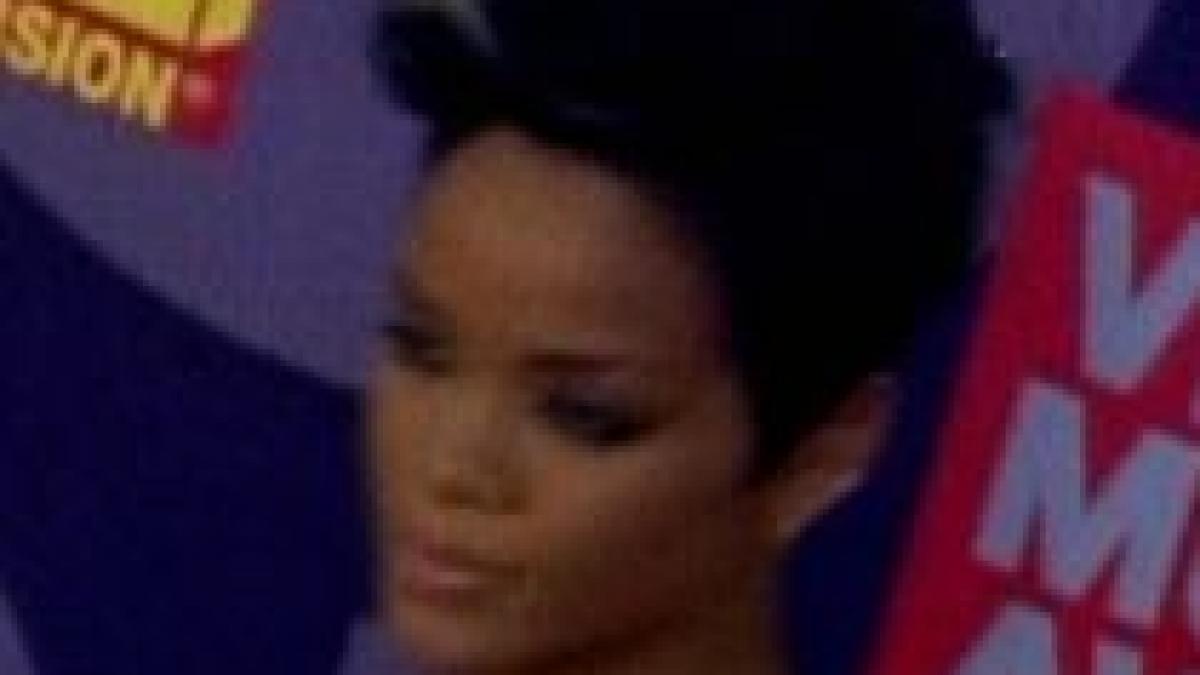 dupa ce a fost batuta cu bestialitate de chris brown rhianna s a maritat cu el