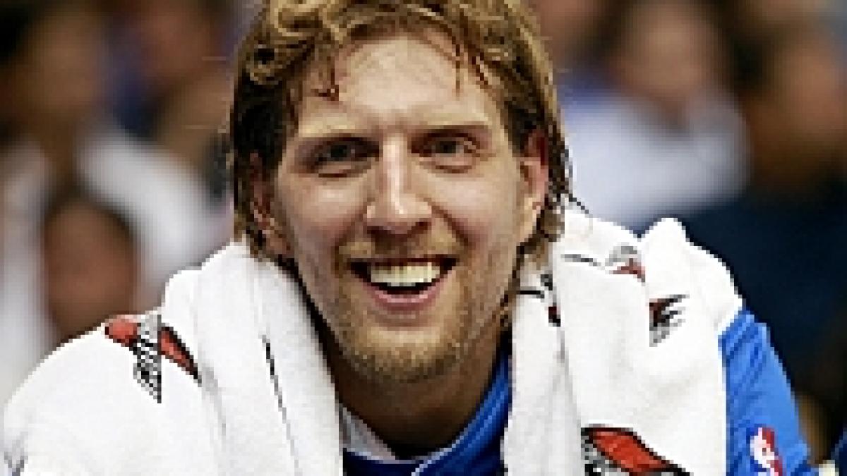 mavericks obtin o victorie vitala pentru playoff cu san antonio spurs 107 102 video