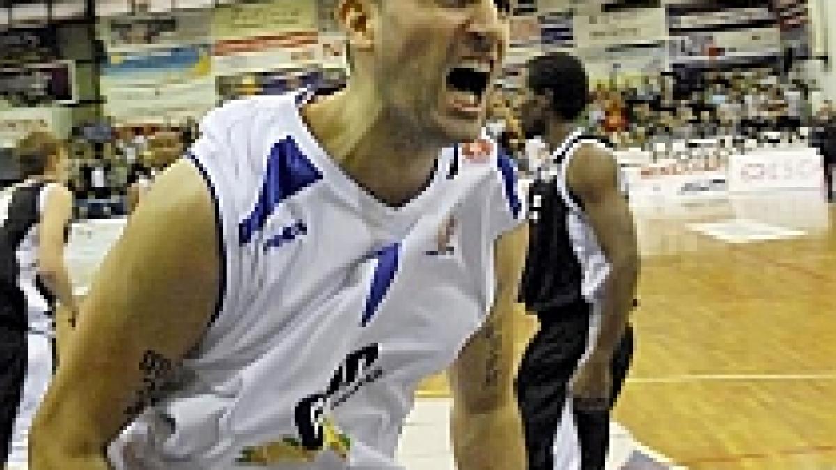 politia din grecia a arestat un baschetbalist de 2 12 metri pentru ca semana cu un infractor de sub