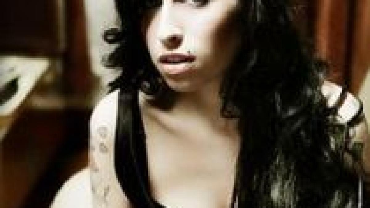 amy winehouse in centrul unui nou scandal dupa ce a agresat o fana