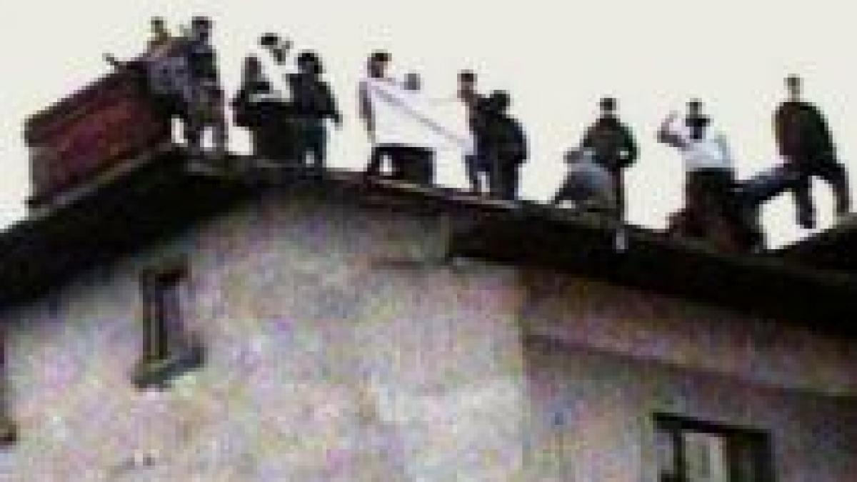 demolare cu scandal la pasajul basarab locuitorii protesteaza fata de distrugerea unui imobil