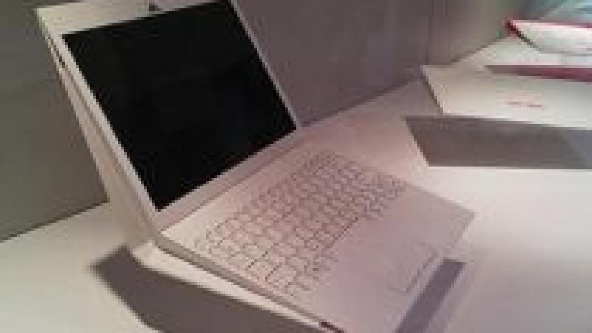 laptop ul care se poate impaturi va fi lansat anul acesta de asus video