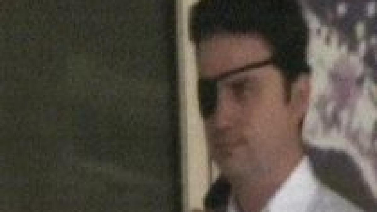 un canadian isi va monta o mini camera de filmat in ochi si va realiza un documentar video