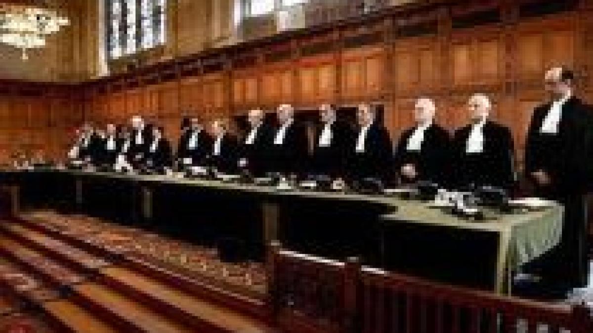 Diaconescu a acordat diplome echipei care a reprezentat România la Haga, în procesul cu Ucraina 