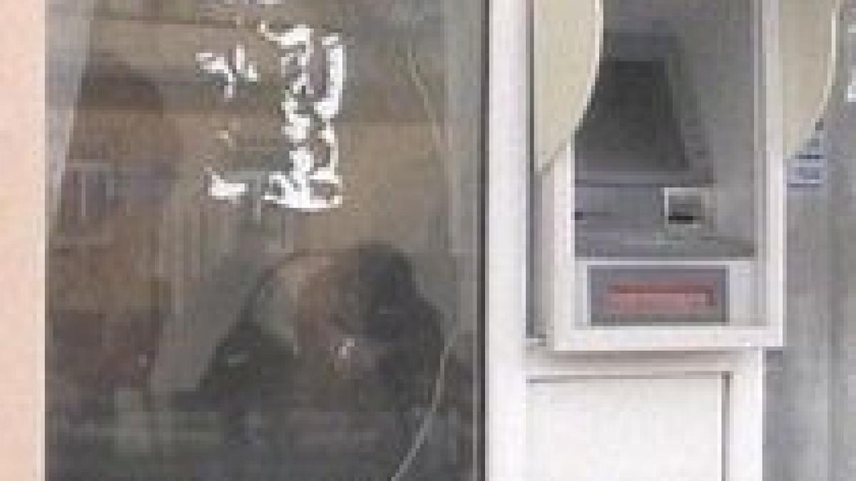 vrancea un bancomat cec a fost spart hotii au furat 120 000 de lei
