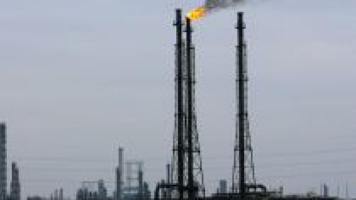 pretul petrolului depaseste 43 de dolari pe baril