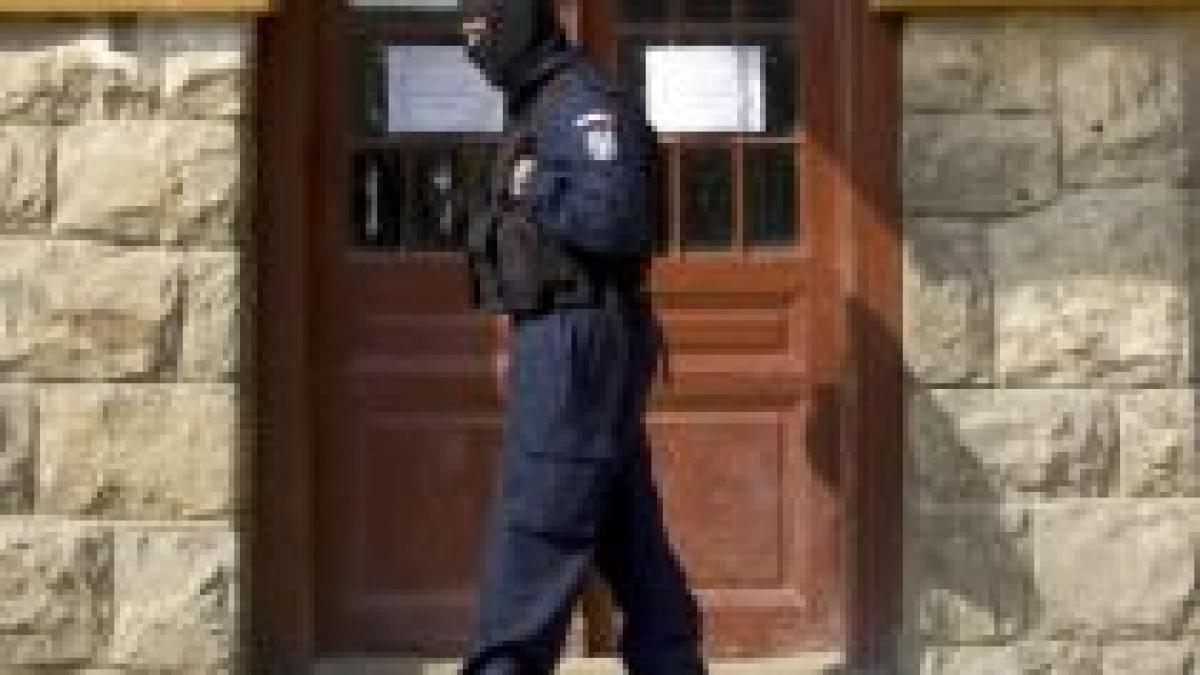trei persoane arestate preventiv 29 de zile in cazul eliberarii frauduloase de permise la covasna