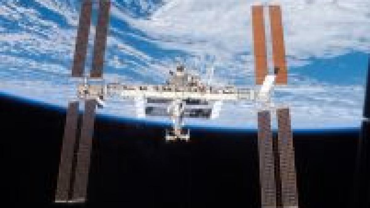 astronautii de pe iss evacuati din cauza pericolului unui impact cu deseuri spatiale