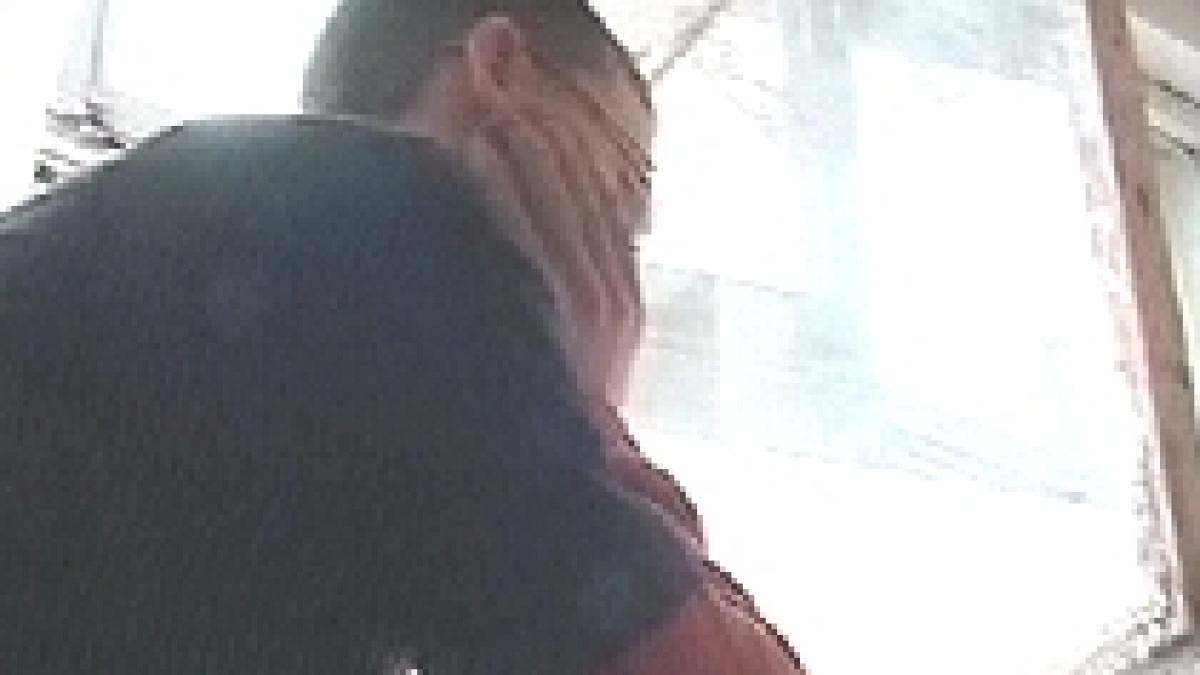 pericole in liceu un elev la un pas de moarte din cauza unei ferestre ruginite