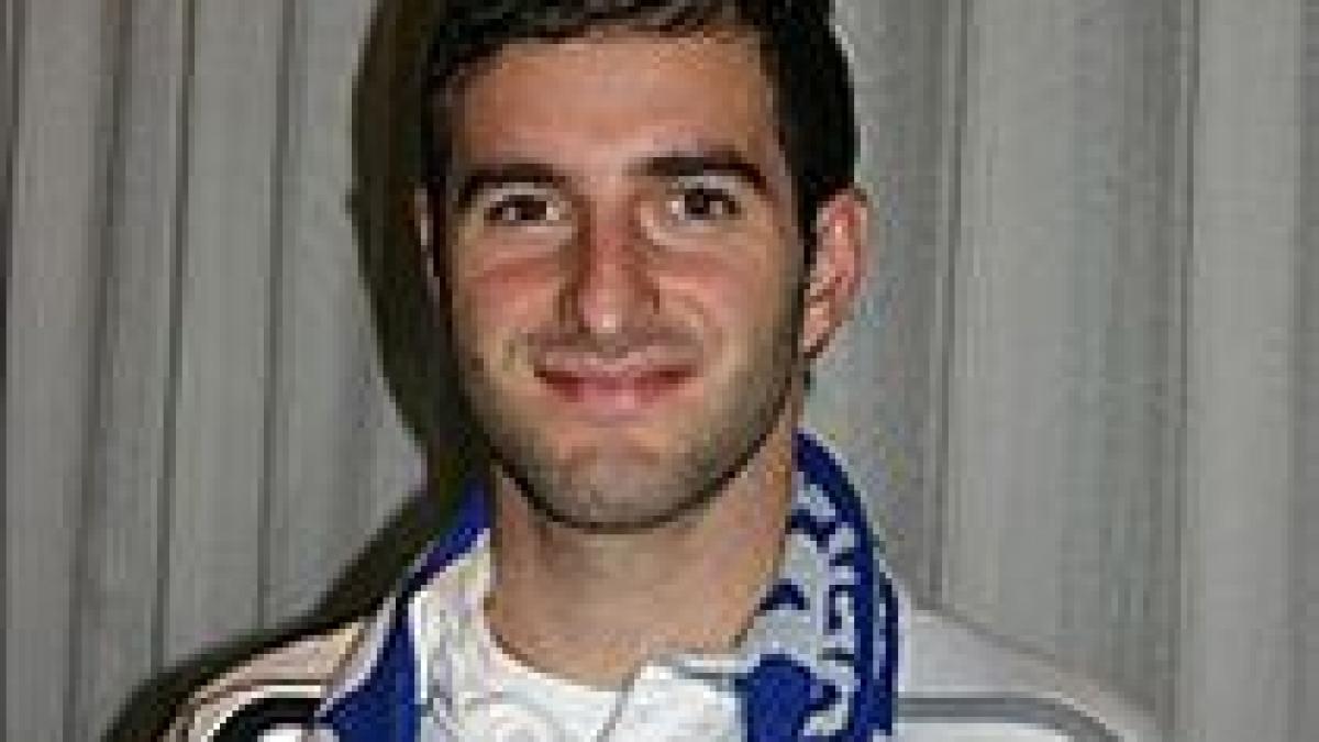 e de al nostru max nicu a primit cetatenia romana si poate juca impotriva serbiei