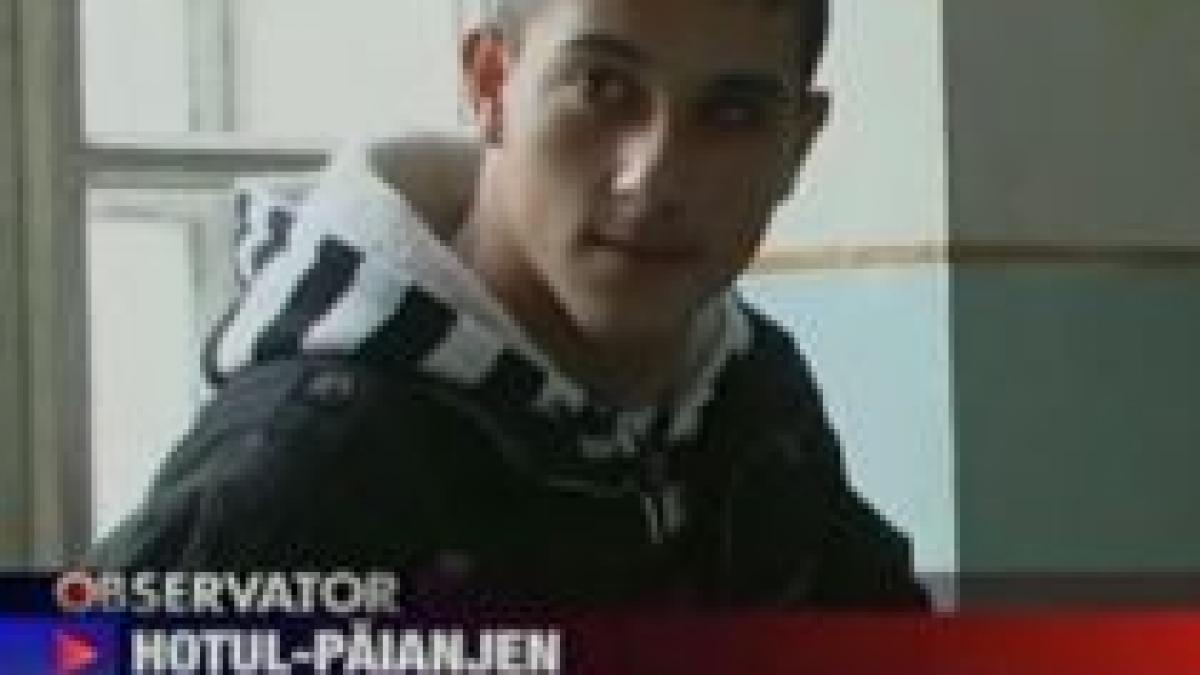 omul paianjen a furat o geanta dupa ce s a catarat pe bloc pana la etajul trei si a intrat pe