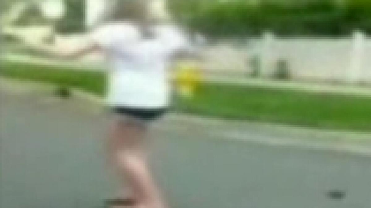 un skateboard o vale si o fata oare ce se poate intampla video