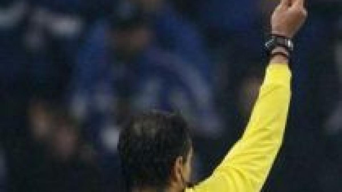 vassaras s a accidentat si nu mai arbitreaza romania serbia inlocuitor trefoloni