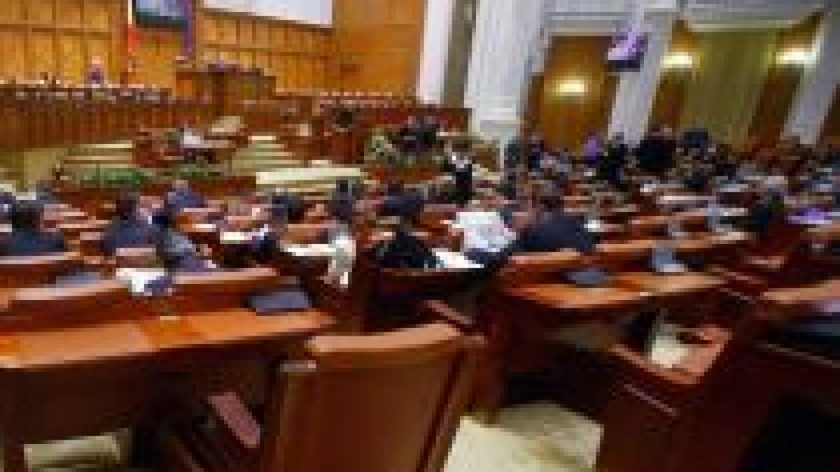 angajatii camerei deputatilor ocoliti de criza biroul permanent vrea sa acorde prime de doua
