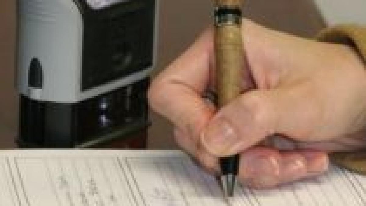 Notarii îi vor verifica la poliţie pe cei implicaţi în tranzacţii imobiliare

