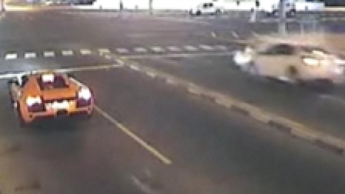 accident de circulatie impresionant filmat de camerele de supraveghere video