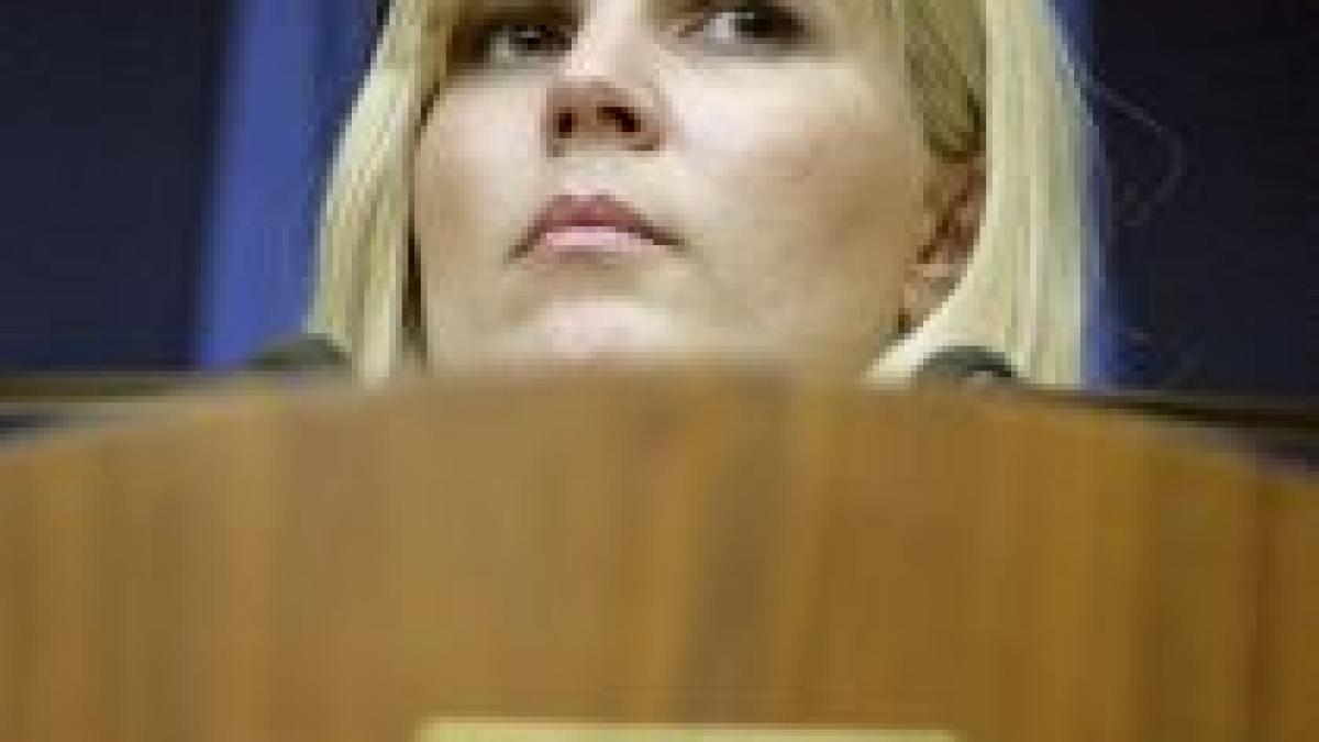 udrea deschide telefonul de sugestii si reclamatii pentru turistii nemultumiti