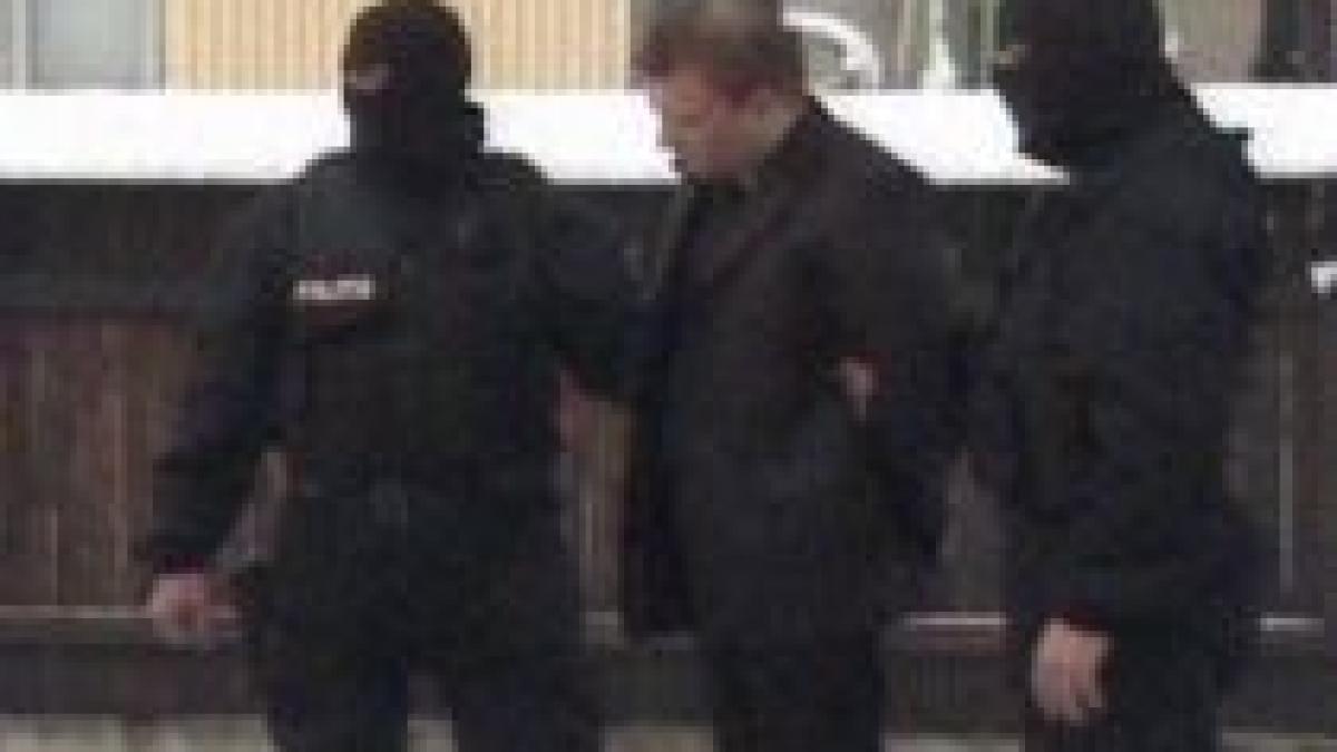 bacau patru din cei sapte spargatori de bancomate au fost arestati