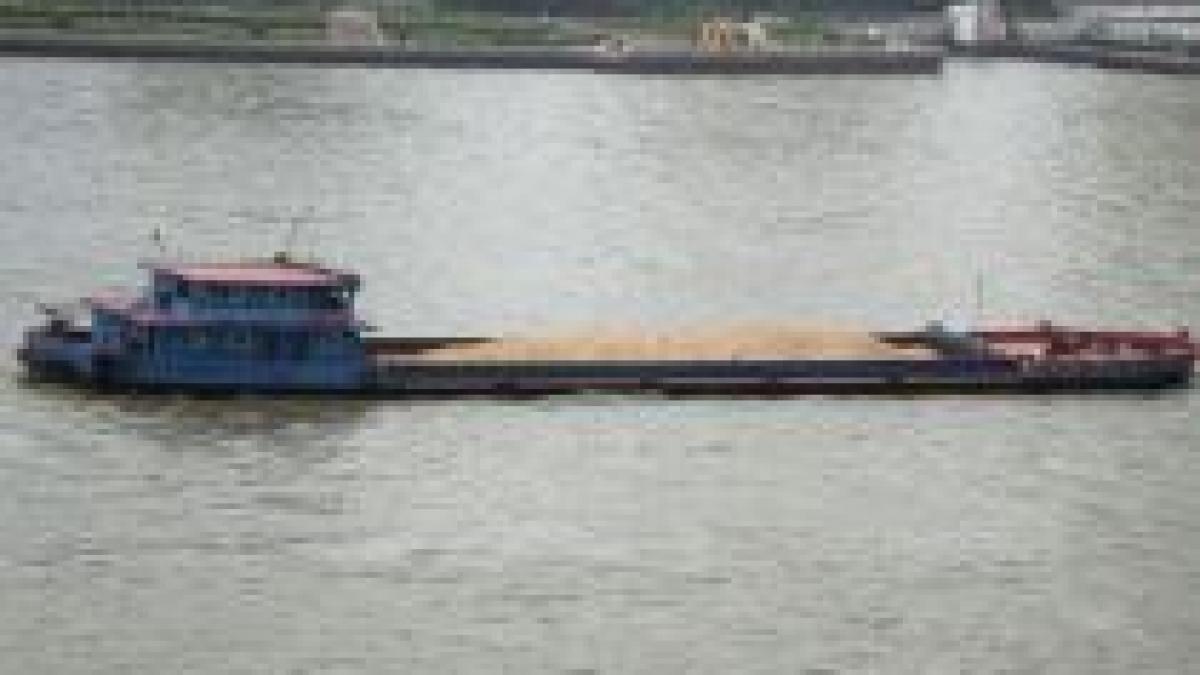 o barja sub pavilion bulgaresc s a rasturnat pe dunare