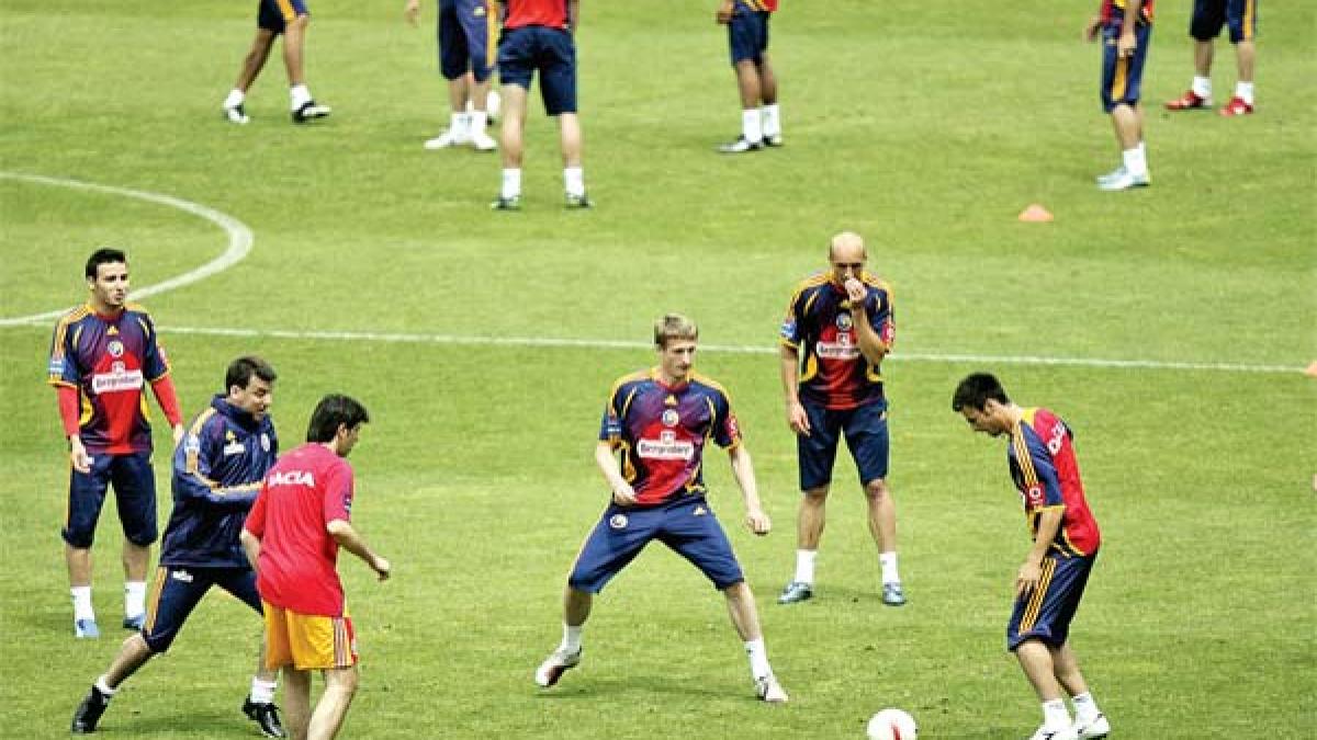 victor piturca a anuntat lotul pentru meciurile cu serbia si austria