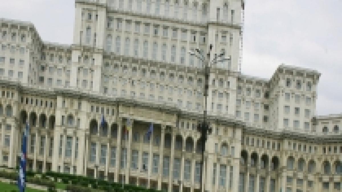 casa poporului se degradeaza tot mai mult din cauza fondurilor insuficiente pentru intretinere