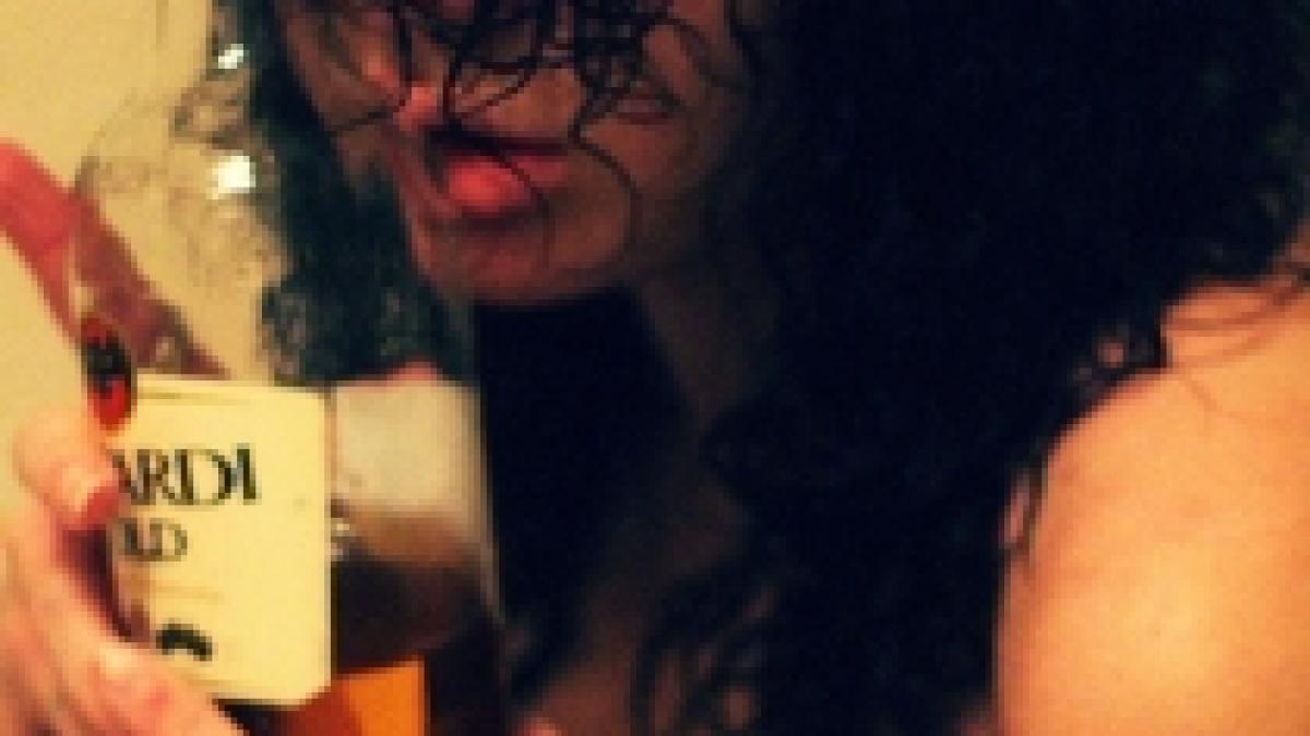 iasi adolescenta de 14 ani in coma alcoolica dupa ce a baut aproape un litru de tuica