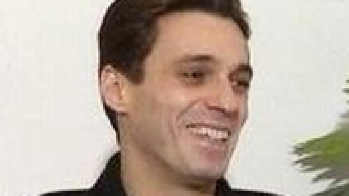 mircea badea somat de boc sa defileze gol si cu pene pe fund se vor respecta oare promisiunile video