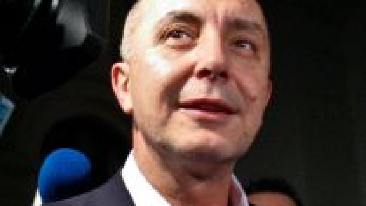 puiu popoviciu puterea discretiei o poveste cu afaceristi servicii secrete si politicieni