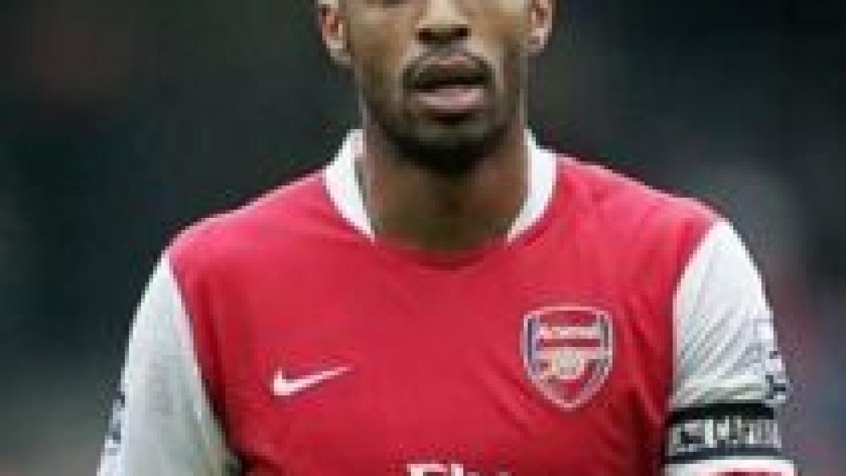 pus pe glume thierry henry a facut bascalie de un copil inaintea unui meci arsenal ajax video