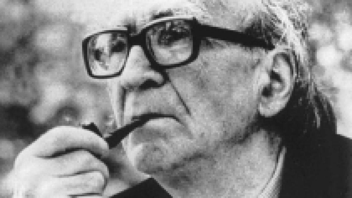 statuia lui mircea eliade dezvelita sambata langa biserica mantuleasa din capitala