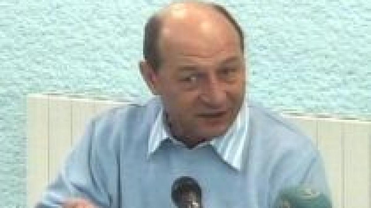 Traian Băsescu susţine că orele de sport trebuie să rămână în programă
