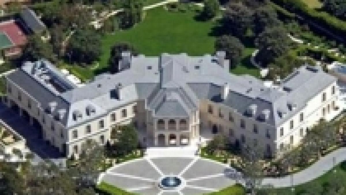 casa lui aaron spelling creatorul serialului beverly hills 90 210 scoasa la vanzare