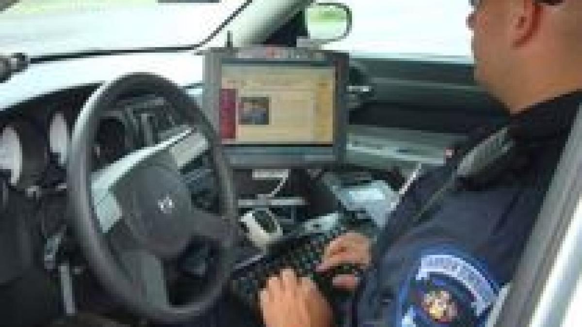 curaj sau prostie un american a jefuit un politist la un congres al politistilor