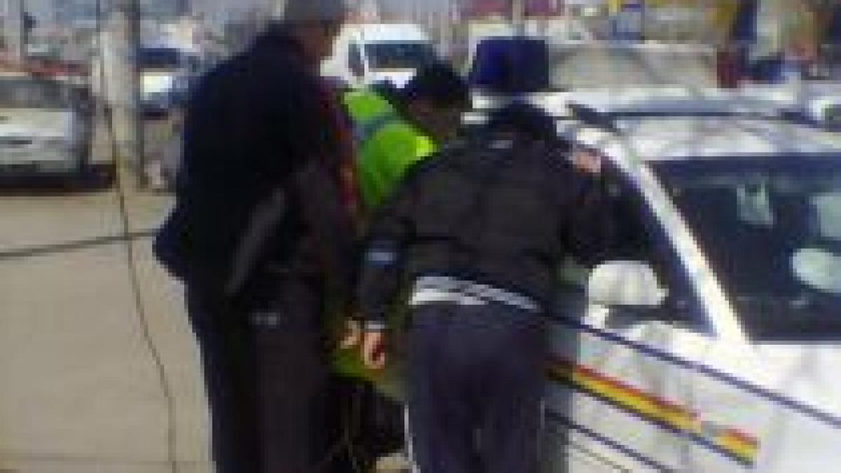 de ale lui garcea doi politisti de la circulatie si au incuiat cheile in masina foto