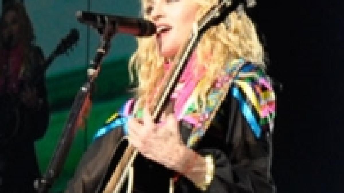 madonna se lupta din greu pentru a adopta un copil din malawi