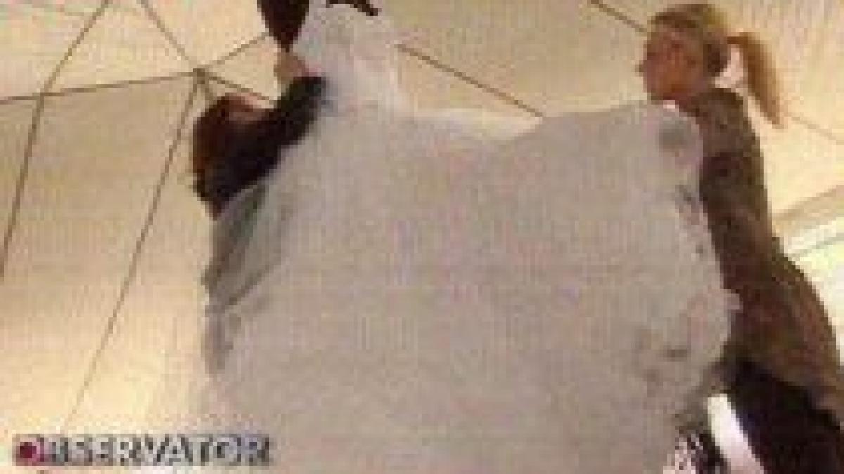 romanii vor sa intre in cartea recordurilor pentru rochia de mireasa cu cea mai lunga trena din lume