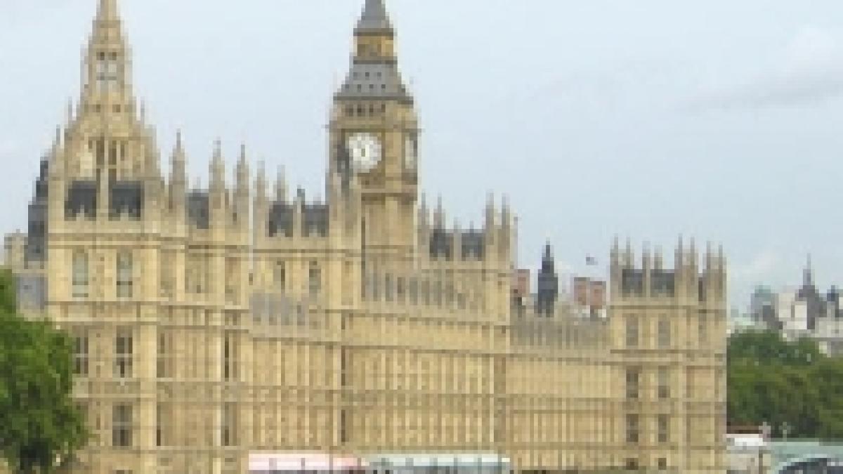 scandal la parlamentul britanic politia a intervenit cu gaze lacrimogene