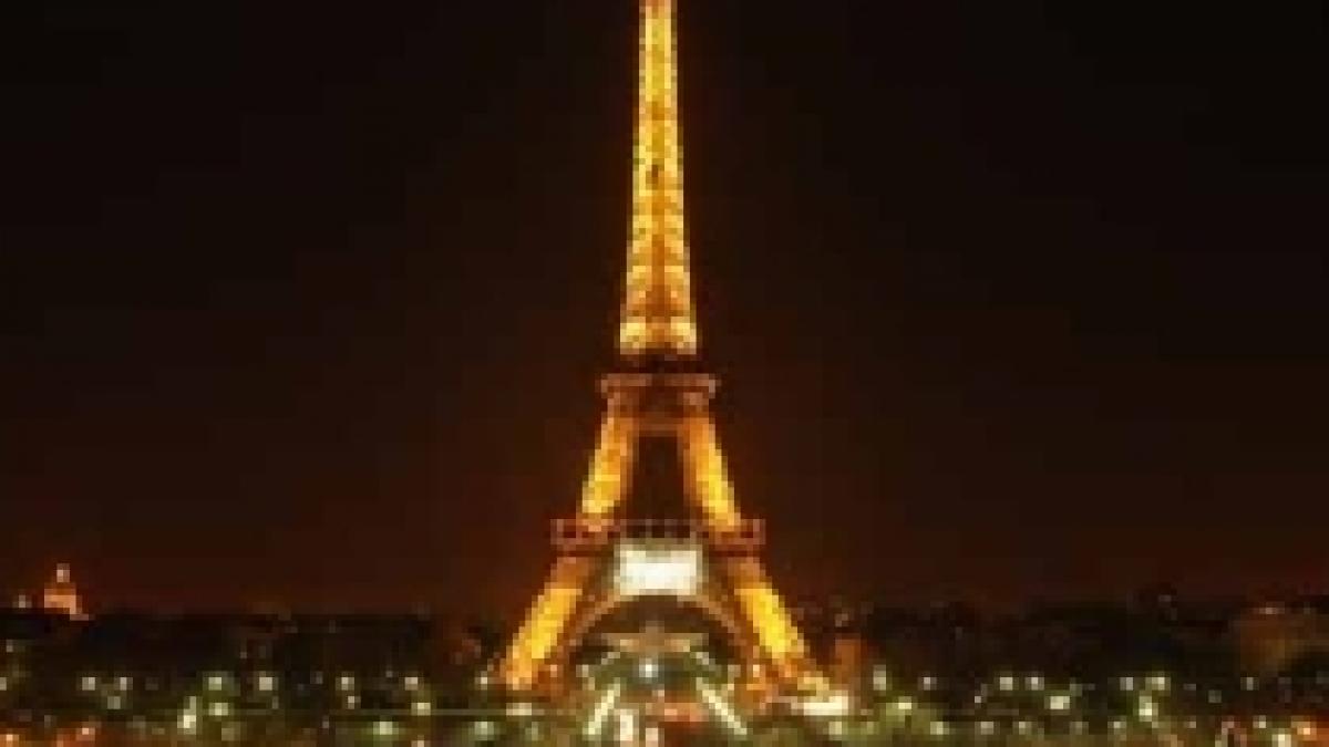 turnul eiffel la 120 de ani simbolului frantei primeste cadou o noua infatisare
